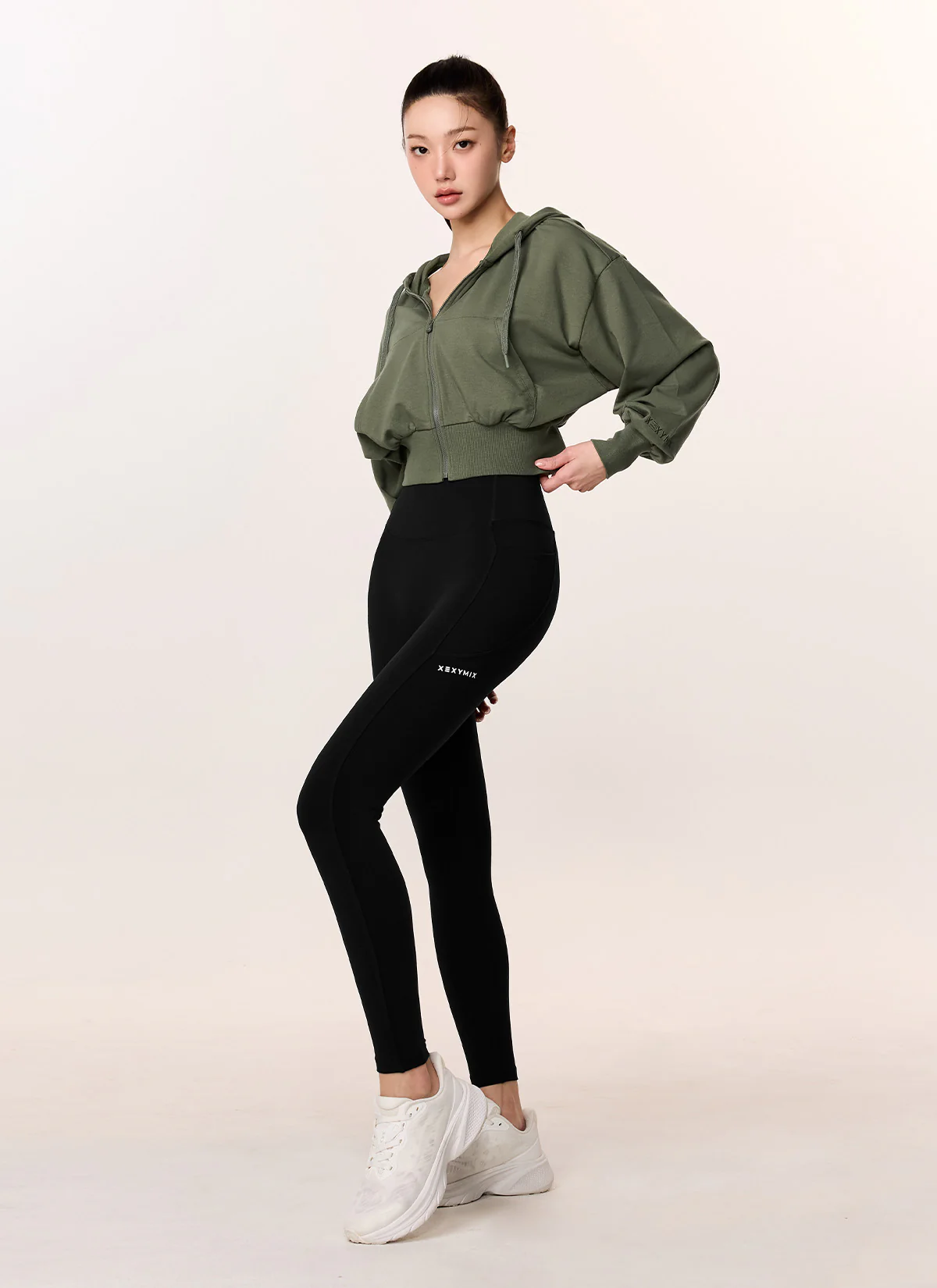 Black Label Signature 380N Pocket Leggings - Image 6