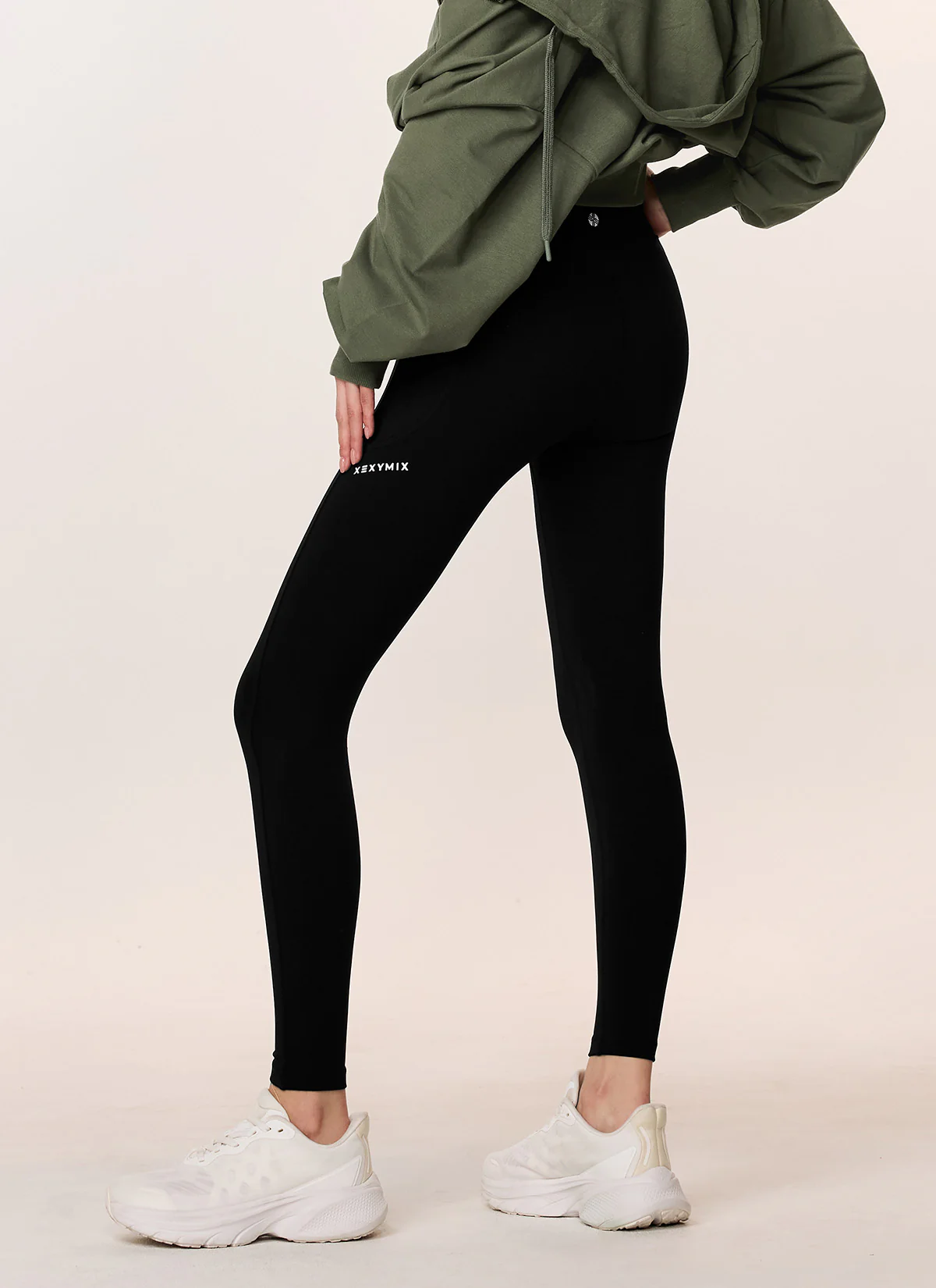 Black Label Signature 380N Pocket Leggings - Image 8