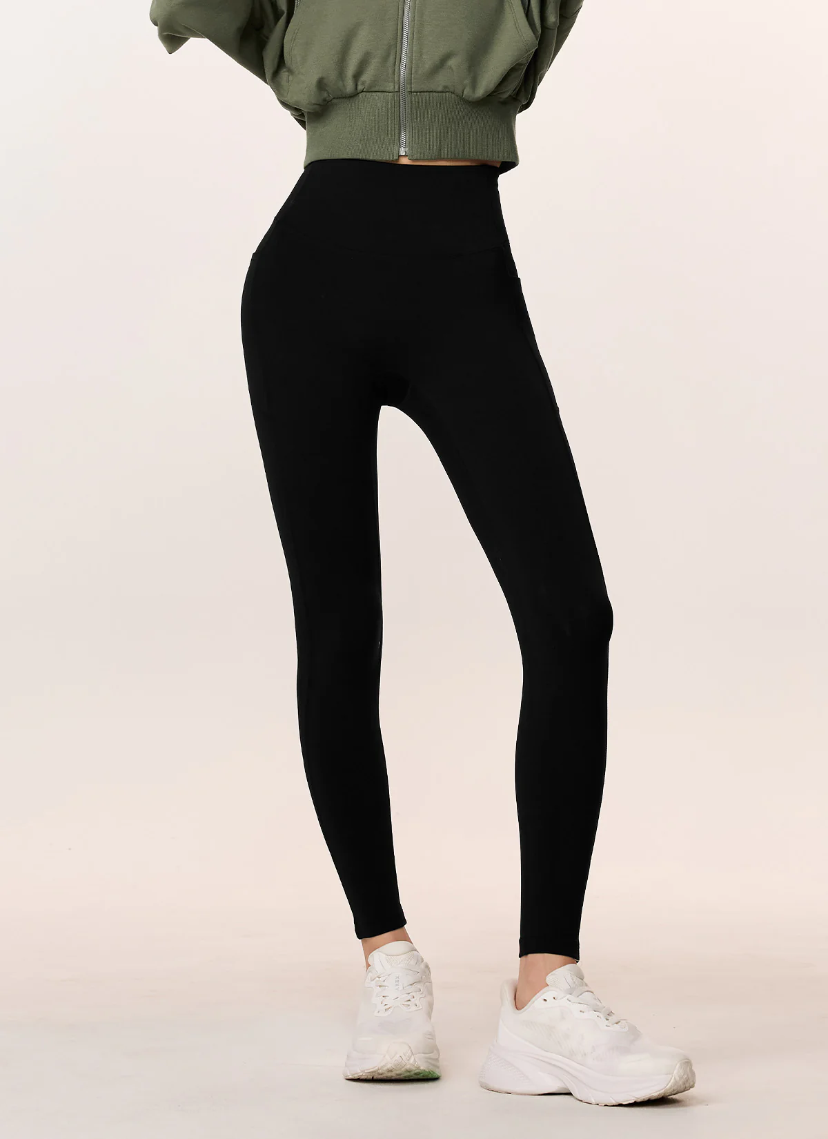 Black Label Signature 380N Pocket Leggings - Image 9