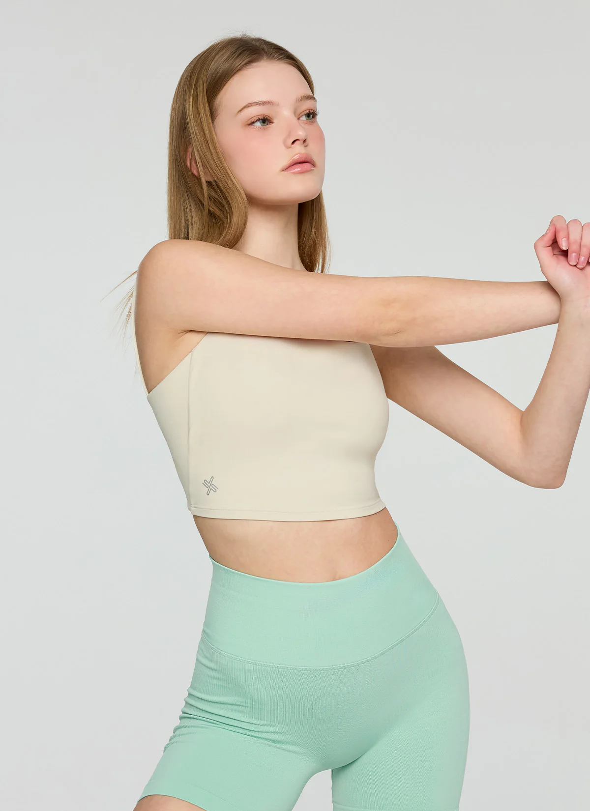 Black Label Signature Power Rise Back Twist Cropped Top - Image 14