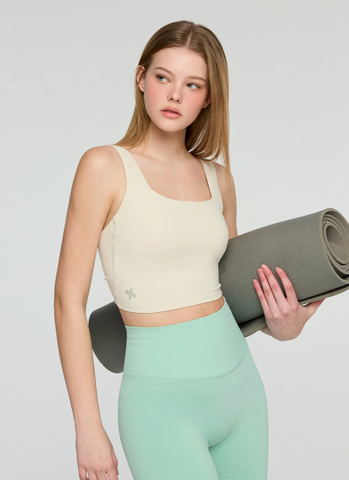 Black Label Signature Power Rise Back Twist Cropped Top - Image 15