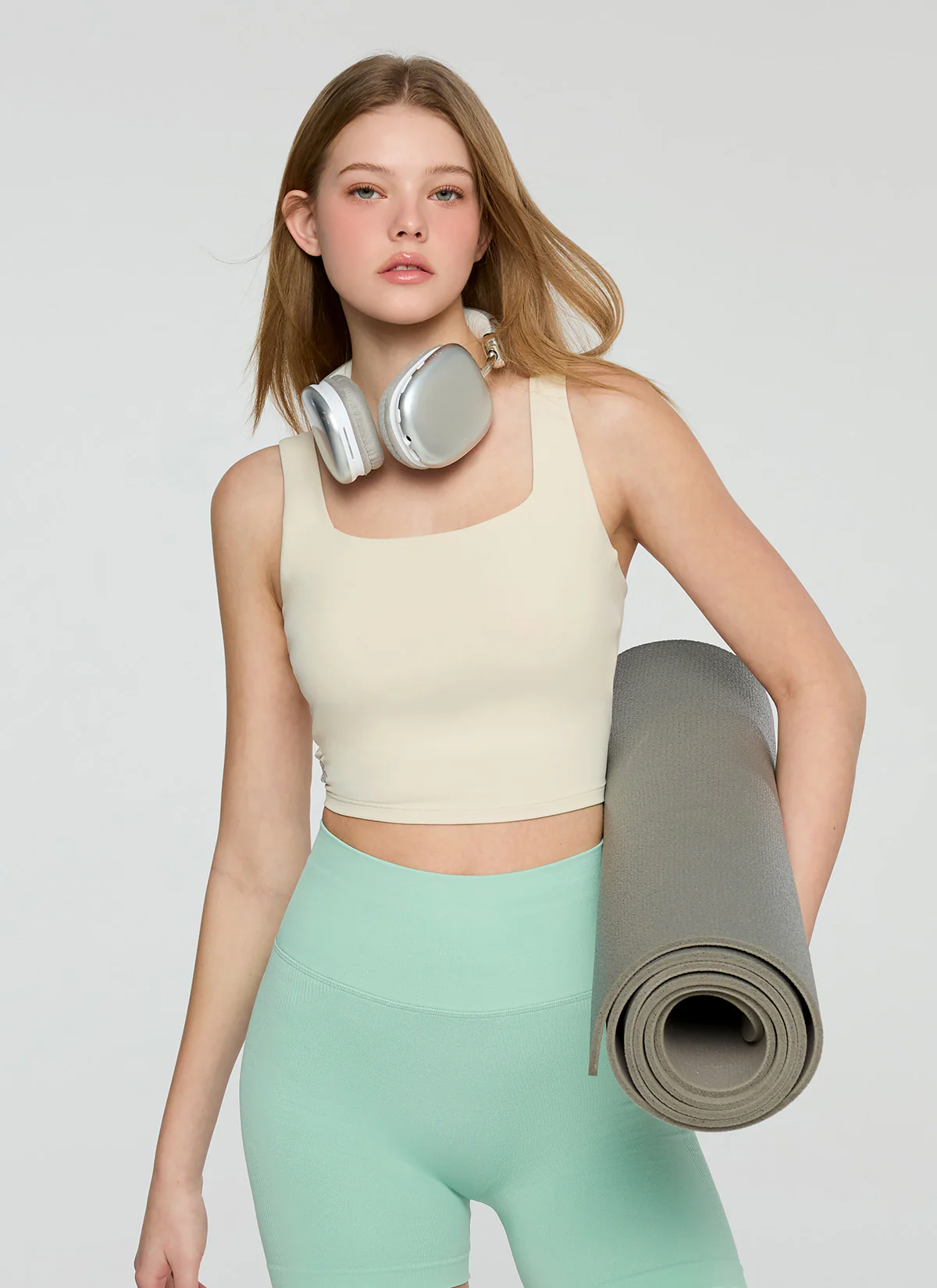 Black Label Signature Power Rise Back Twist Cropped Top - Image 16