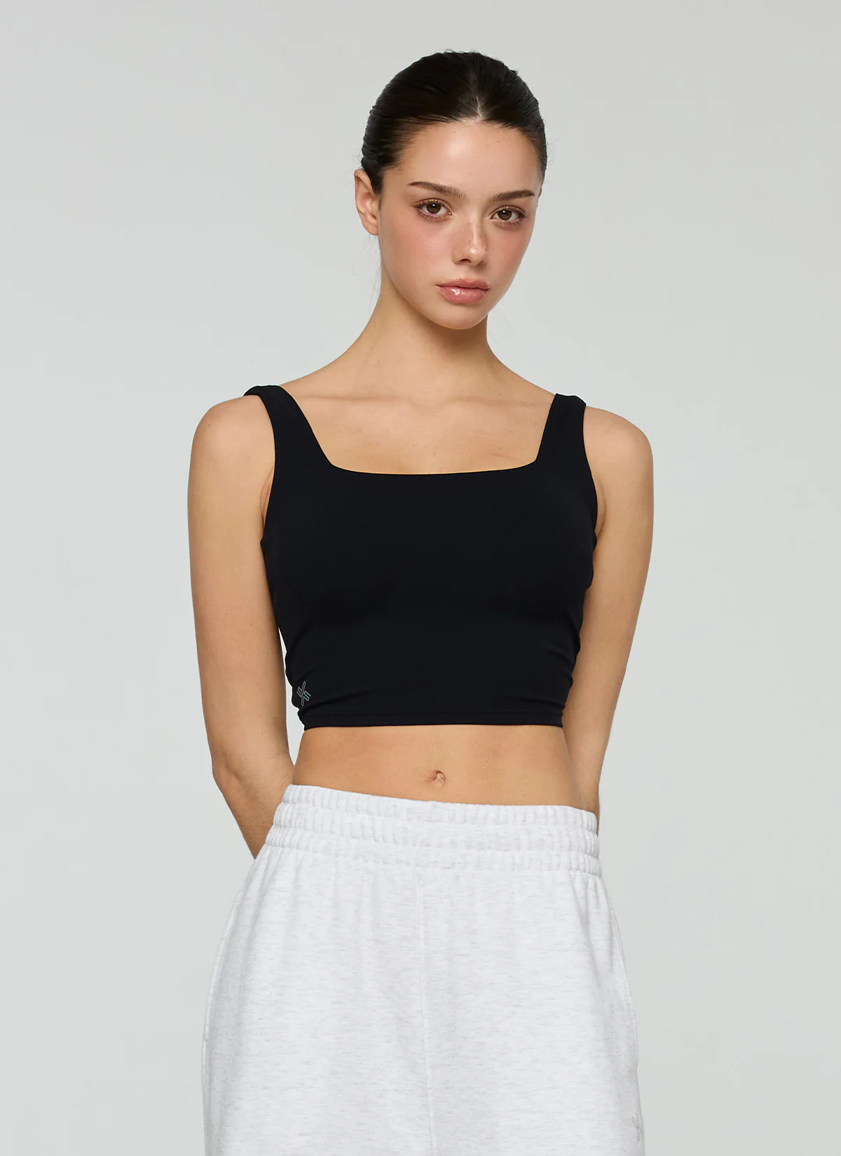 Black Label Signature Power Rise Back Twist Cropped Top - Image 7