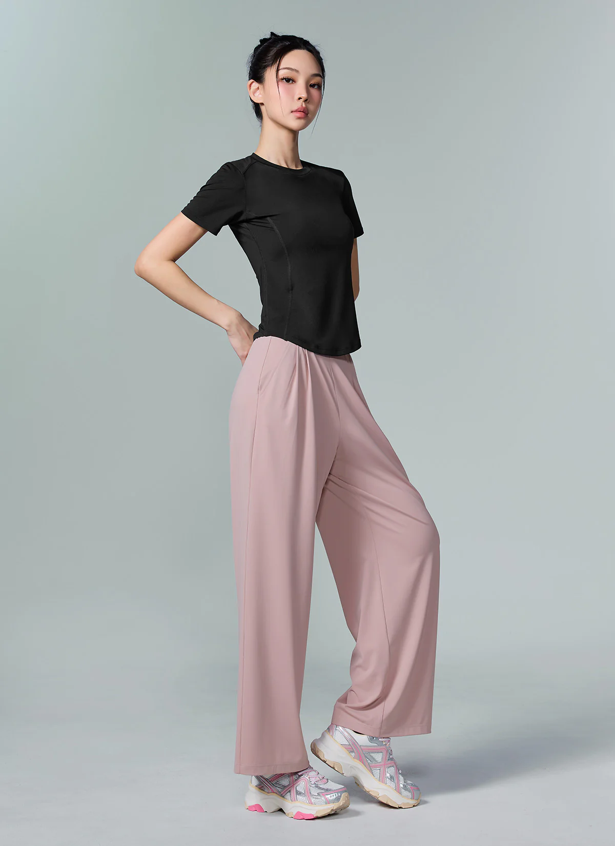 Medium Feather Cooling Two-Tuck Wide Pants - Image 10