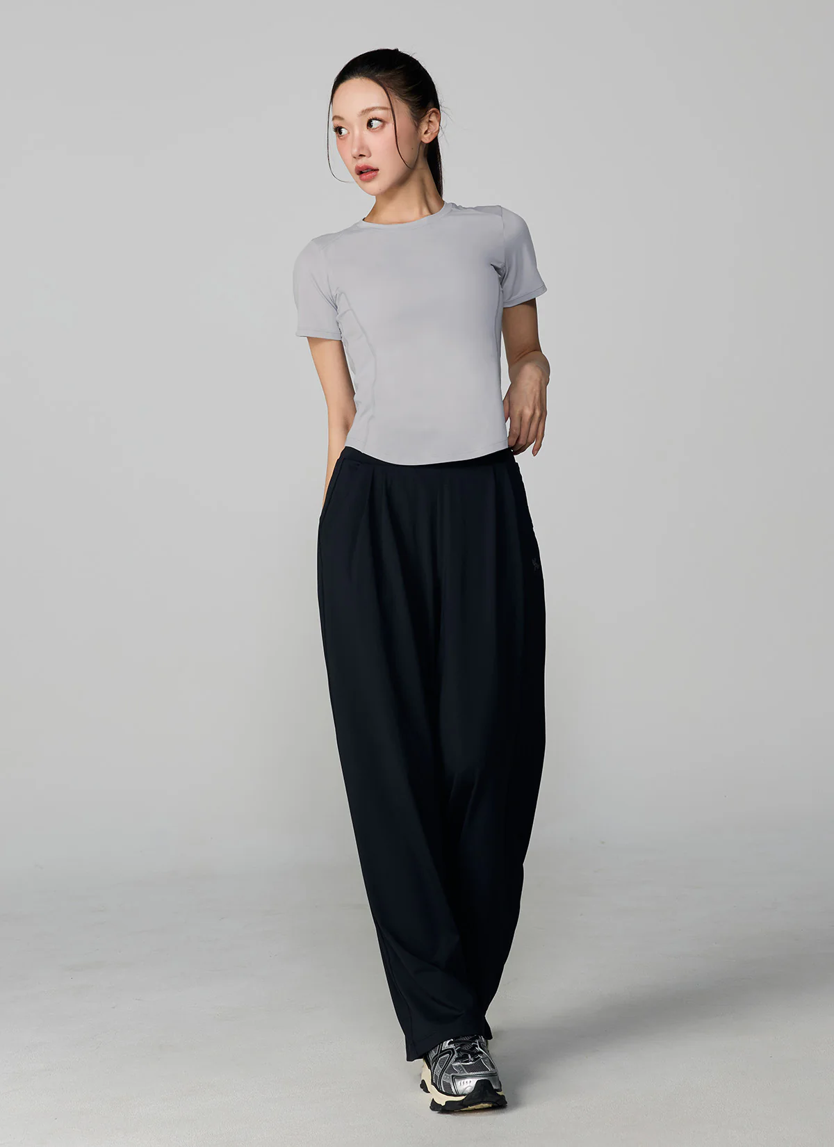 Medium Feather Cooling Two-Tuck Wide Pants - Image 4