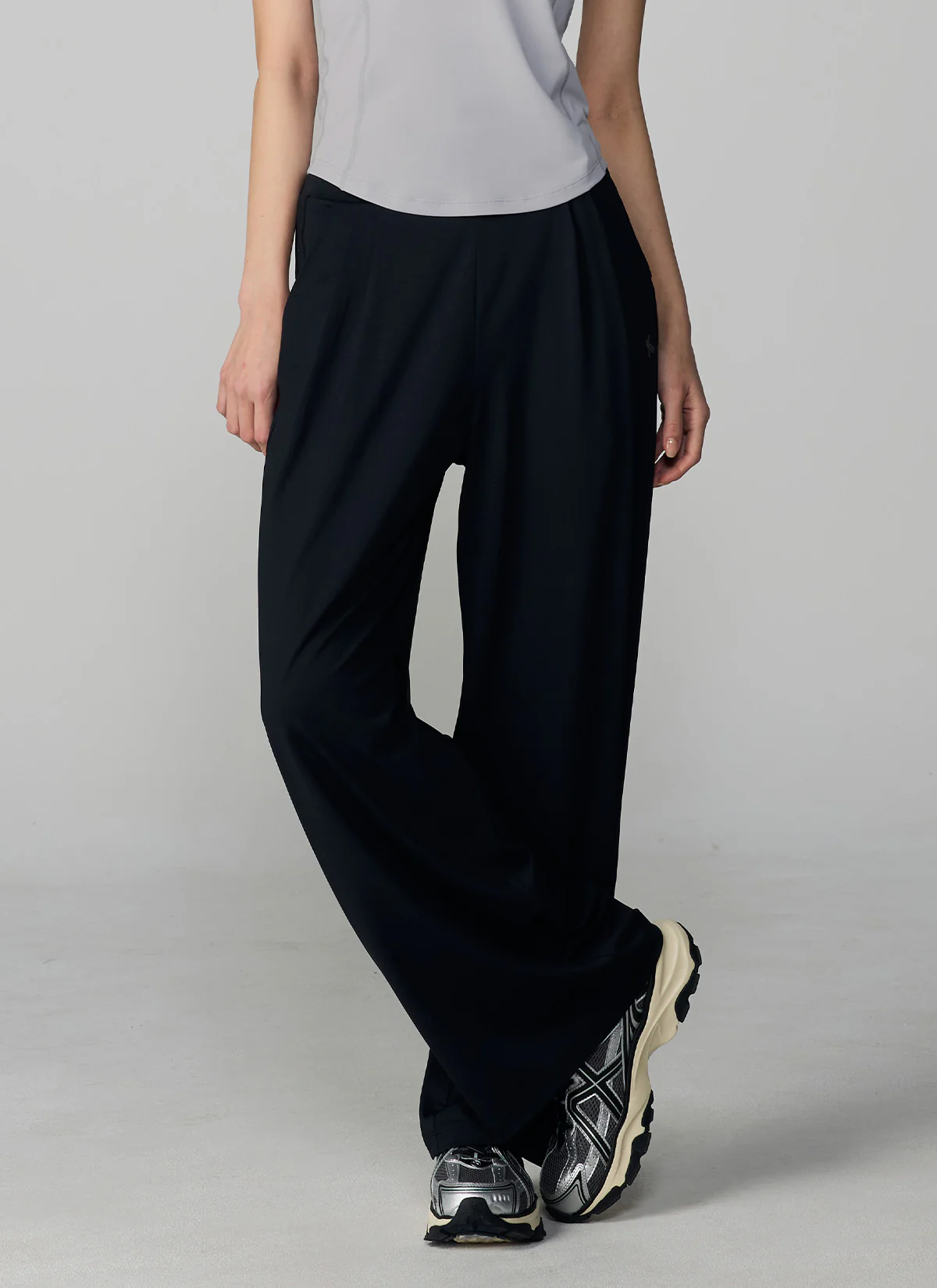 Medium Feather Cooling Two-Tuck Wide Pants - Image 5