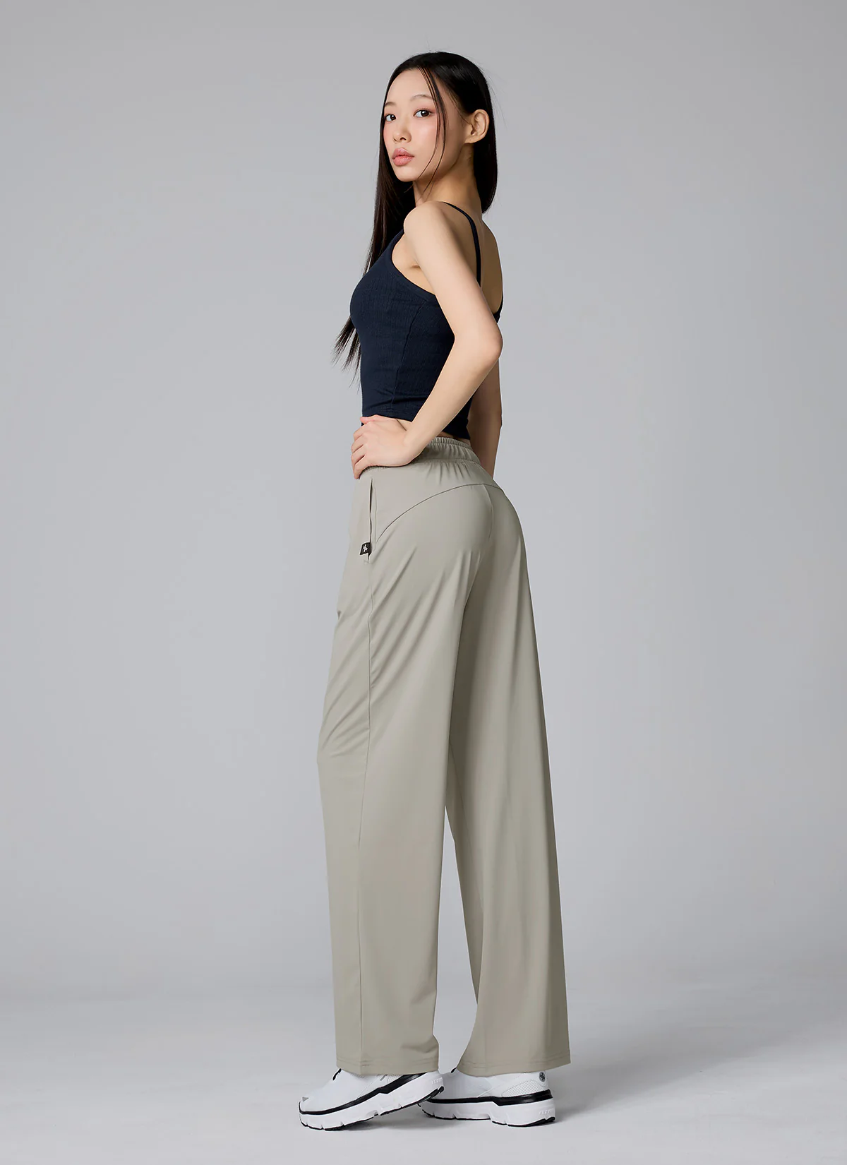Medium Feather Cooling Wide Pants - Image 14