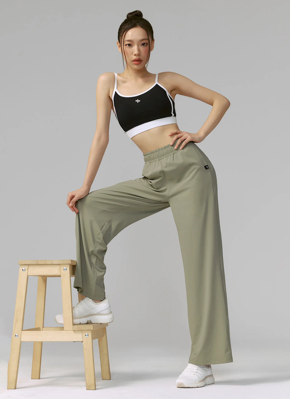 Medium Feather Cooling Wide Pants - Image 6