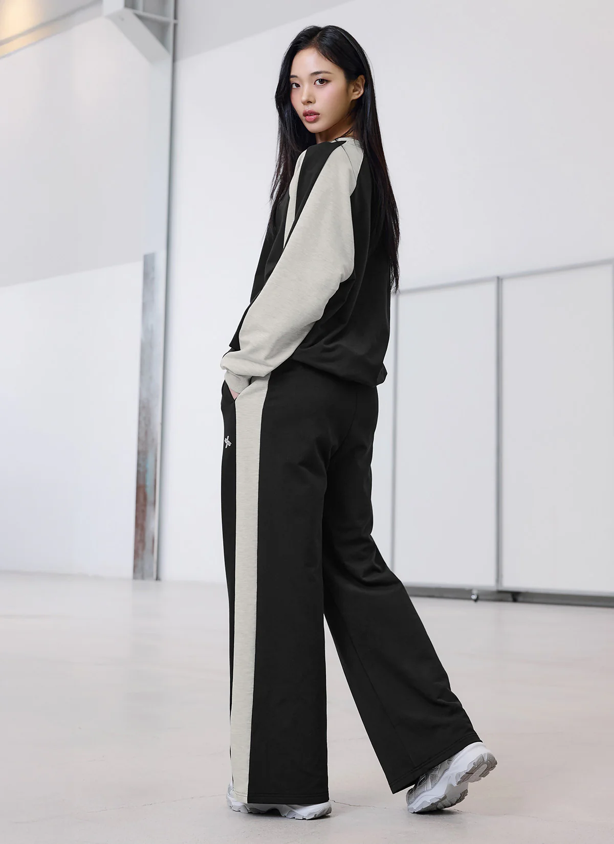 Sporty Track Wide Pants - Image 10
