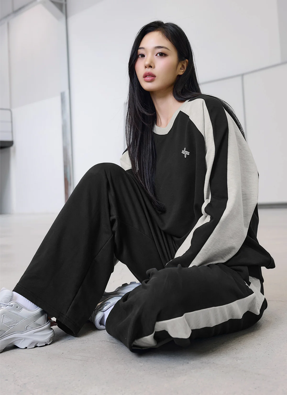 Sporty Track Wide Pants - Image 11