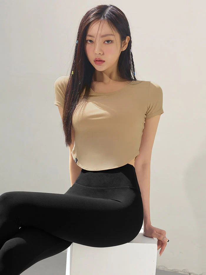 XELLA Light Round Cropped Top - Image 4